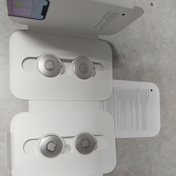 Apple Other Apple Luggage Tags 4 In The Package Poshmark